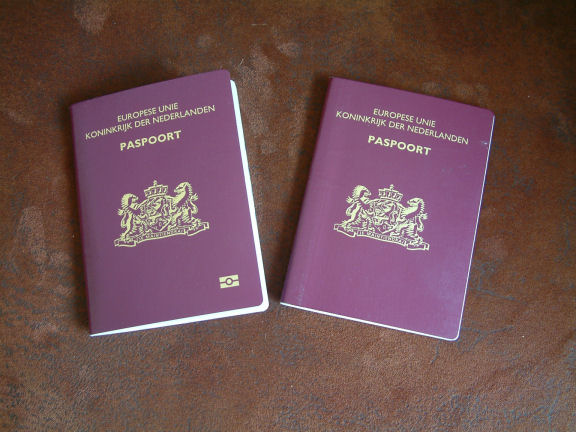 Proces tegen de Staat inzake paspoortwet.