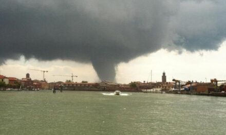 Bijzonder grote tornado Saint Helena, veel schade, geen slachtoffers